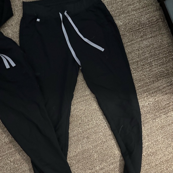 Figs Scrub Ensemble - Picture 4 of 6